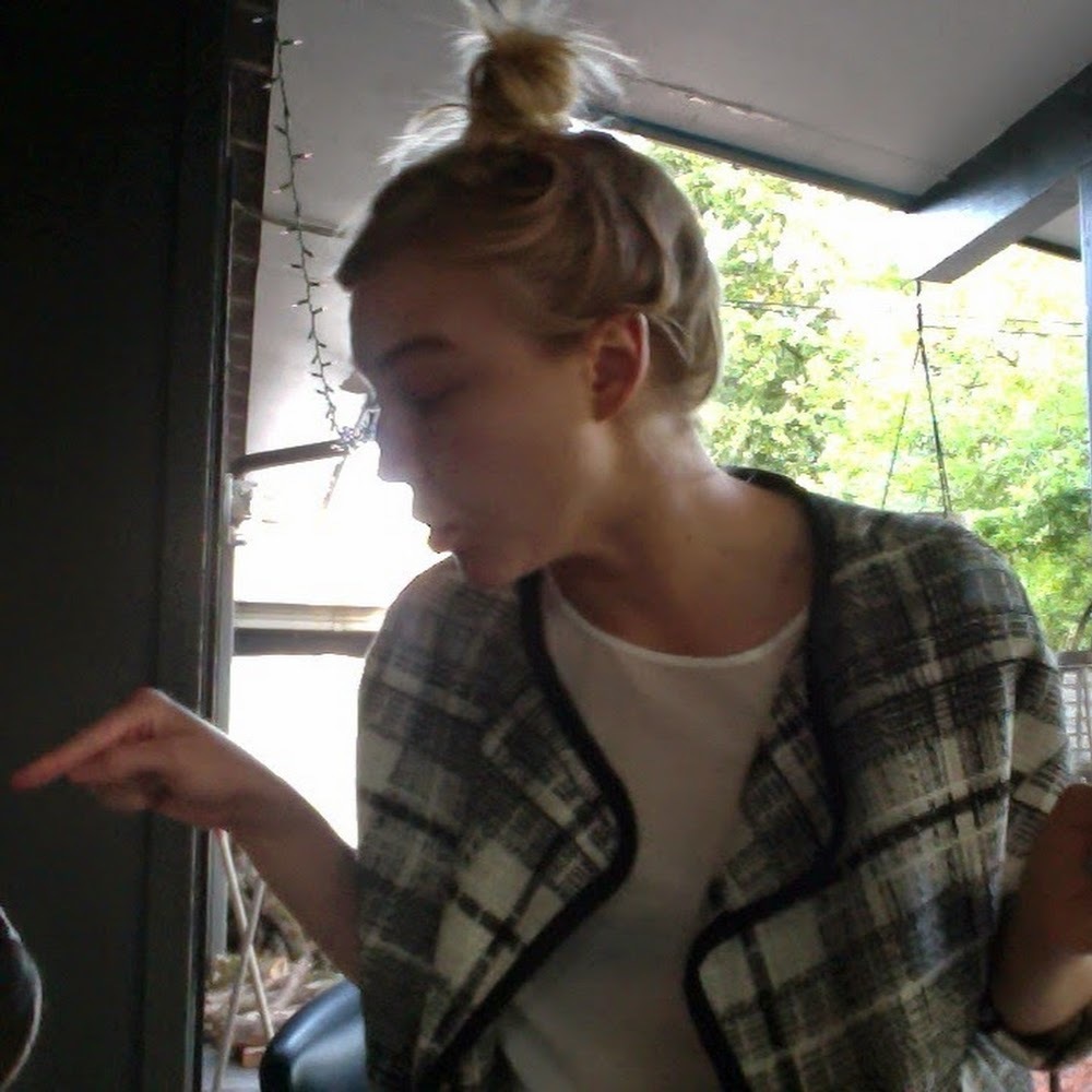 Meet your Posher, Alisa